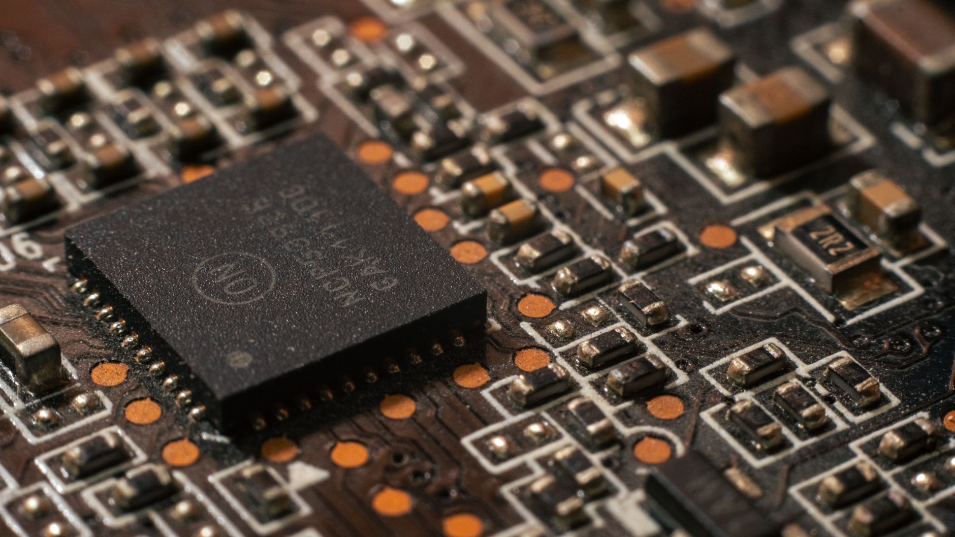 AI semiconductor chips on a production line representing Samsung's record chip sales